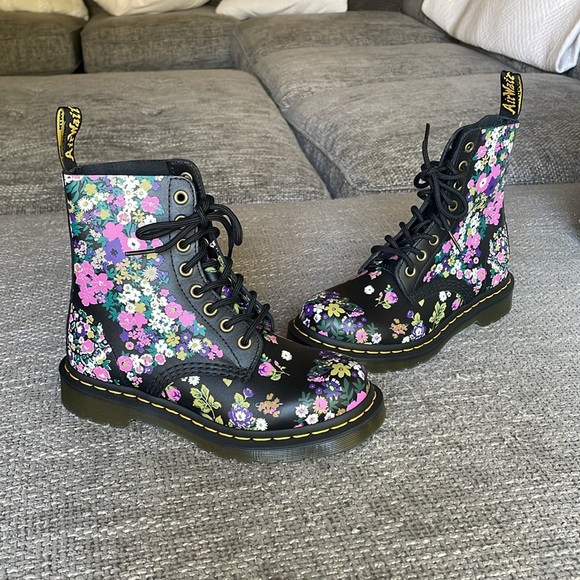 NWT DR MARTENS Vintage 1460 Boots! - Picture 12 of 15
